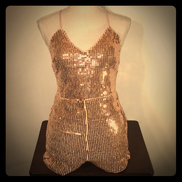 Forever 21 Pants - ⬇️✨Sexy gold sequin romper Forever 21